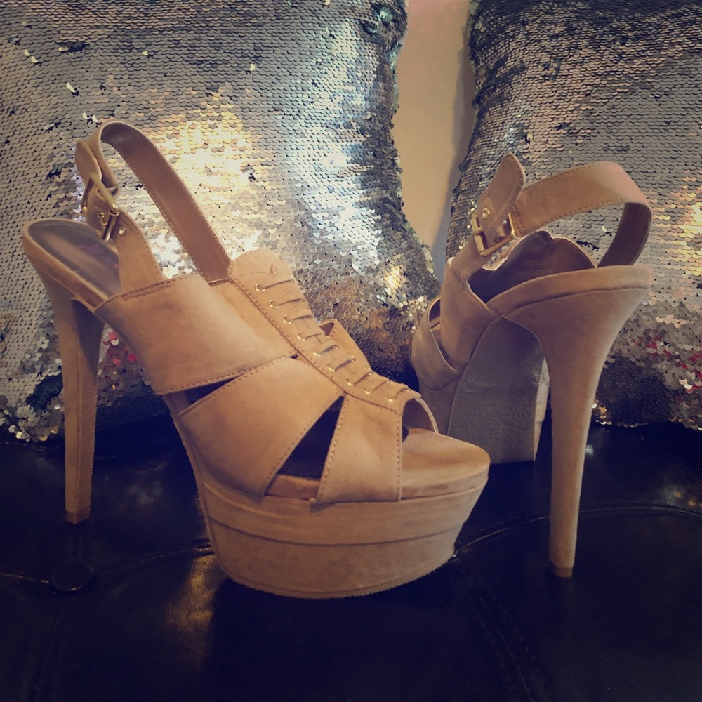 Women’s size 11 platform heels